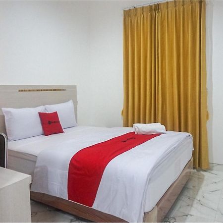 Reddoorz Near Araya Family Club House Hotel Malang Exterior foto