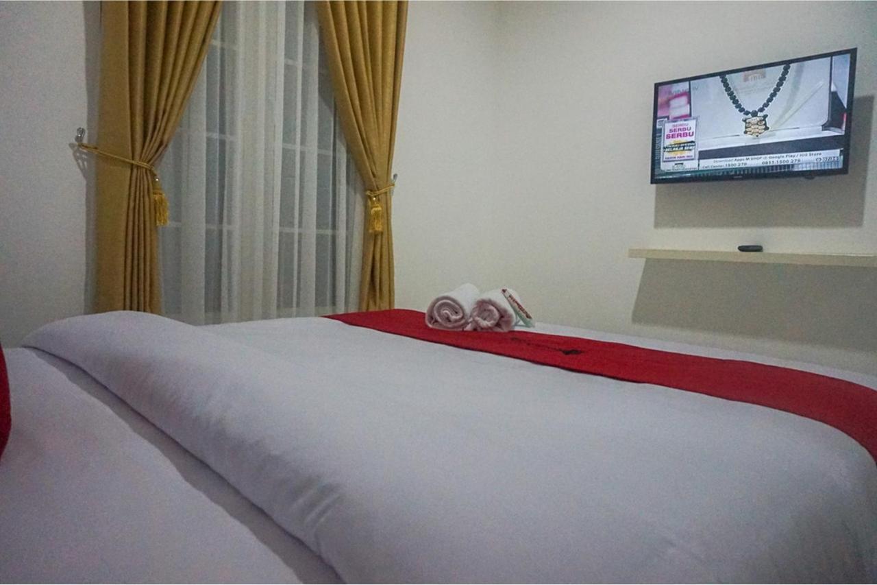 Reddoorz Near Araya Family Club House Hotel Malang Exterior foto