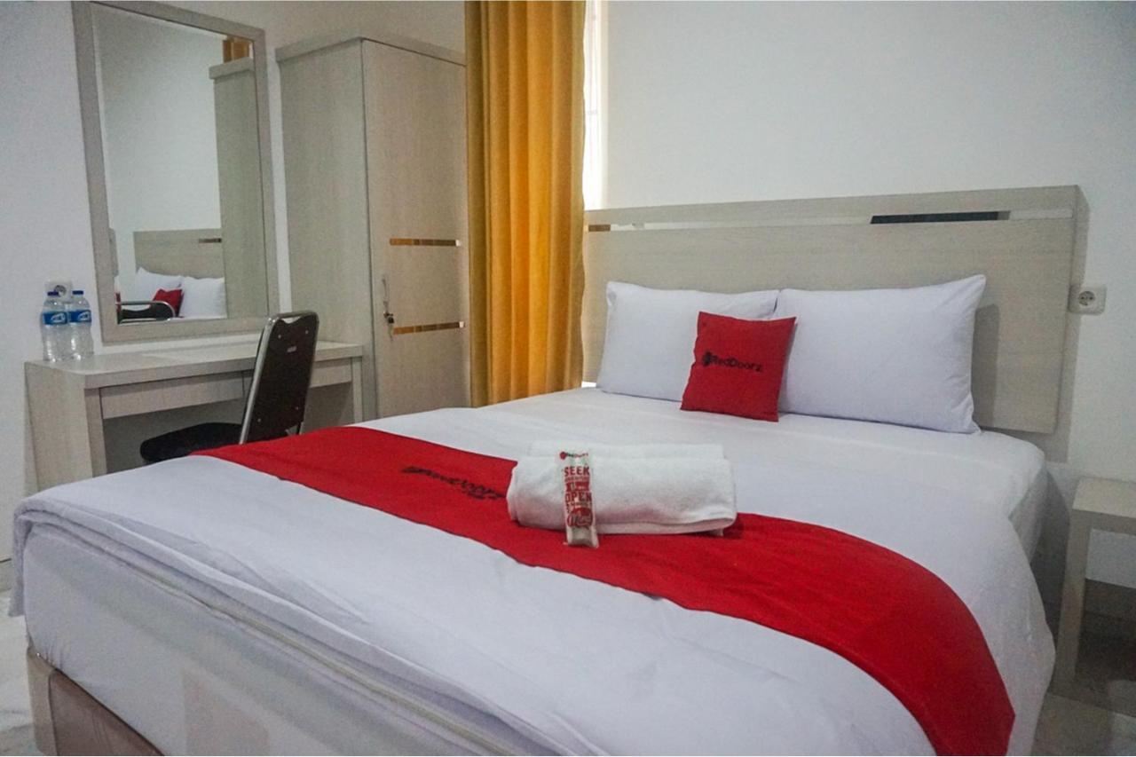 Reddoorz Near Araya Family Club House Hotel Malang Exterior foto